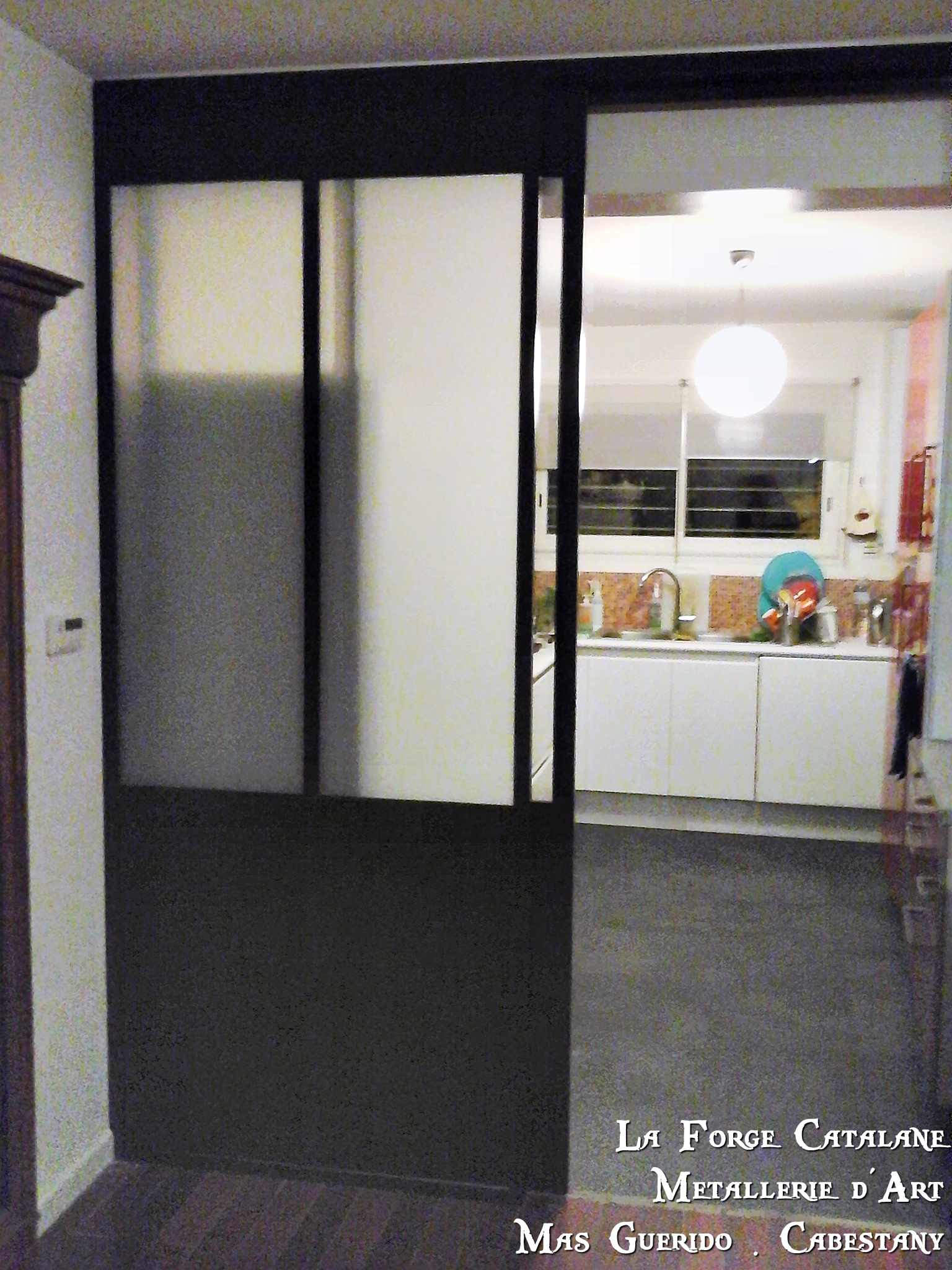 verriere soubassement tole clair fer forge catalane (3).jpg